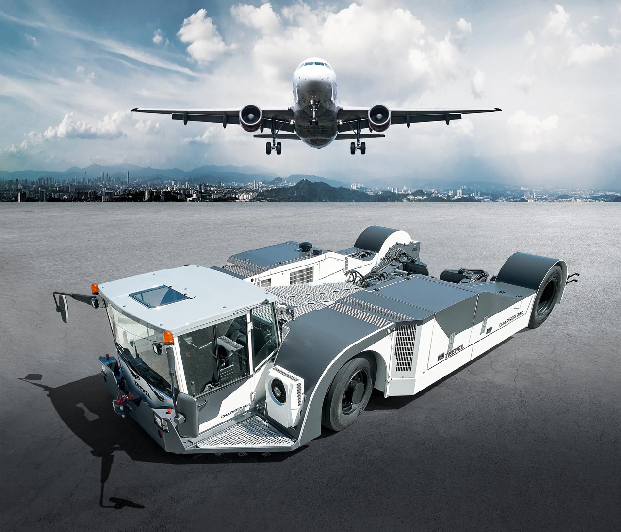 Flugzeugschlepper TREPEL CHARGER 380 vor startendem Flugzeug